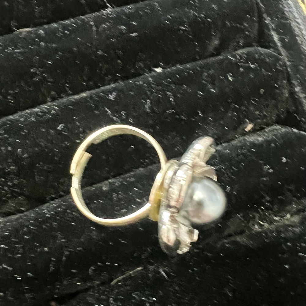 Elegant Silver Flower Pearl Ring -adjustable - Picture 2 of 8